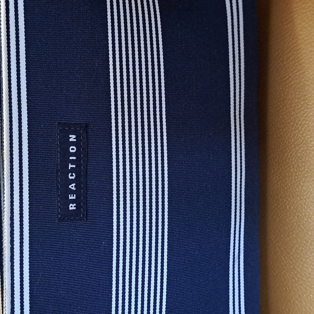 Kenneth Cole Reaction Navy and White Striped Crossbody Bag, Leather Strap. - Picture 3 of 12